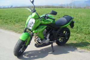 Kawasaki_ER-6n_green_2008